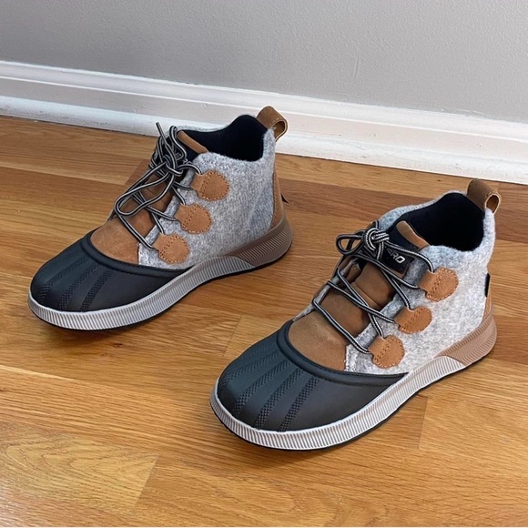 Women's Waterproof Ankle Duck Booties in Brown and Black - Picture 4 of 7